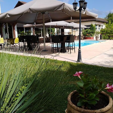 Hotel-Restaurant "La Gremelle" Ladoix-Serrigny エクステリア 写真