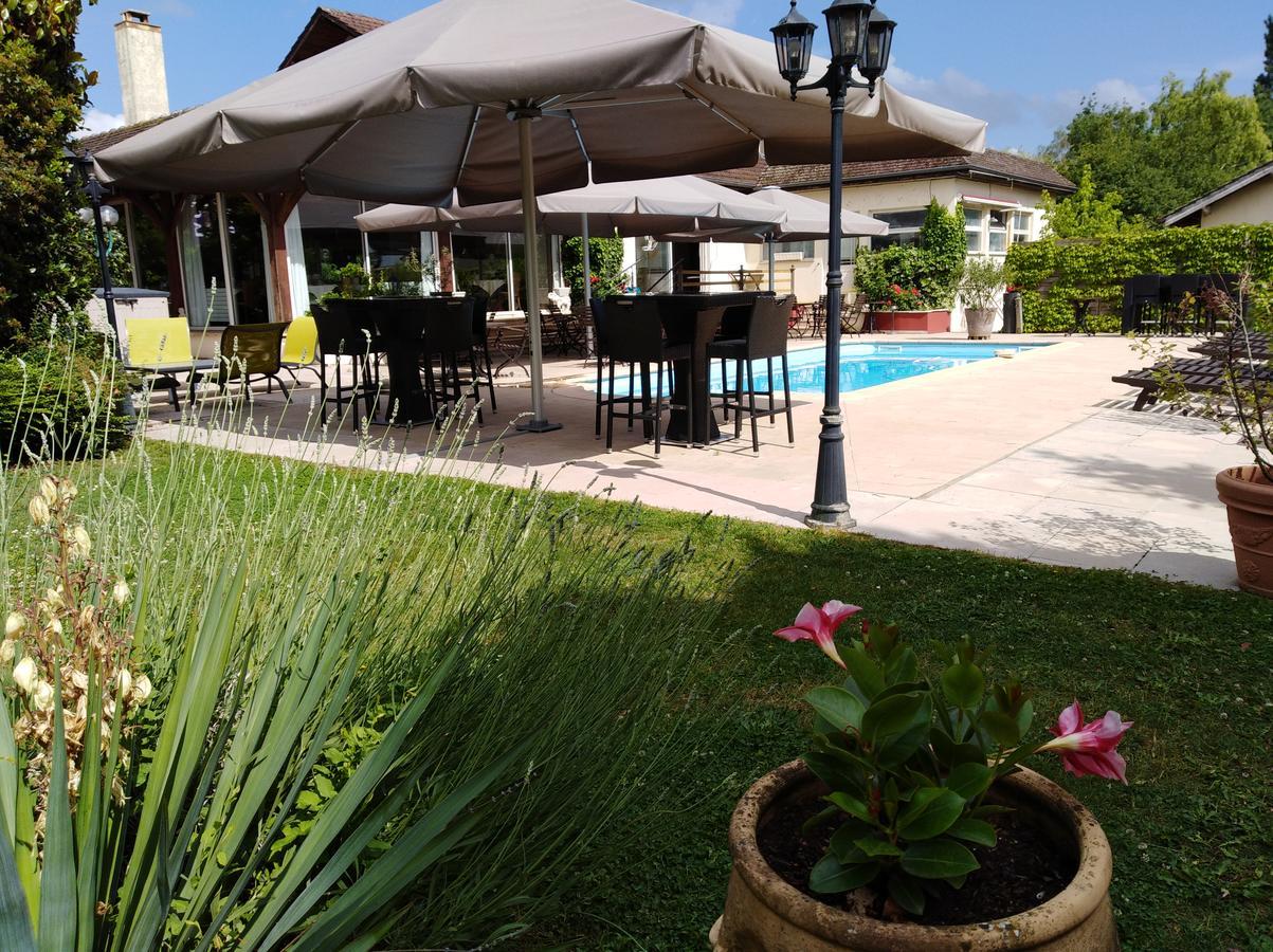 Hotel-Restaurant "La Gremelle" Ladoix-Serrigny エクステリア 写真