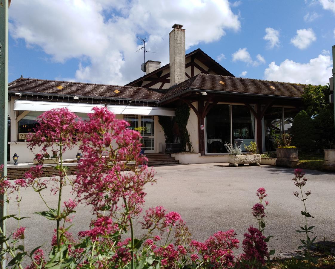 Hotel-Restaurant "La Gremelle" Ladoix-Serrigny エクステリア 写真