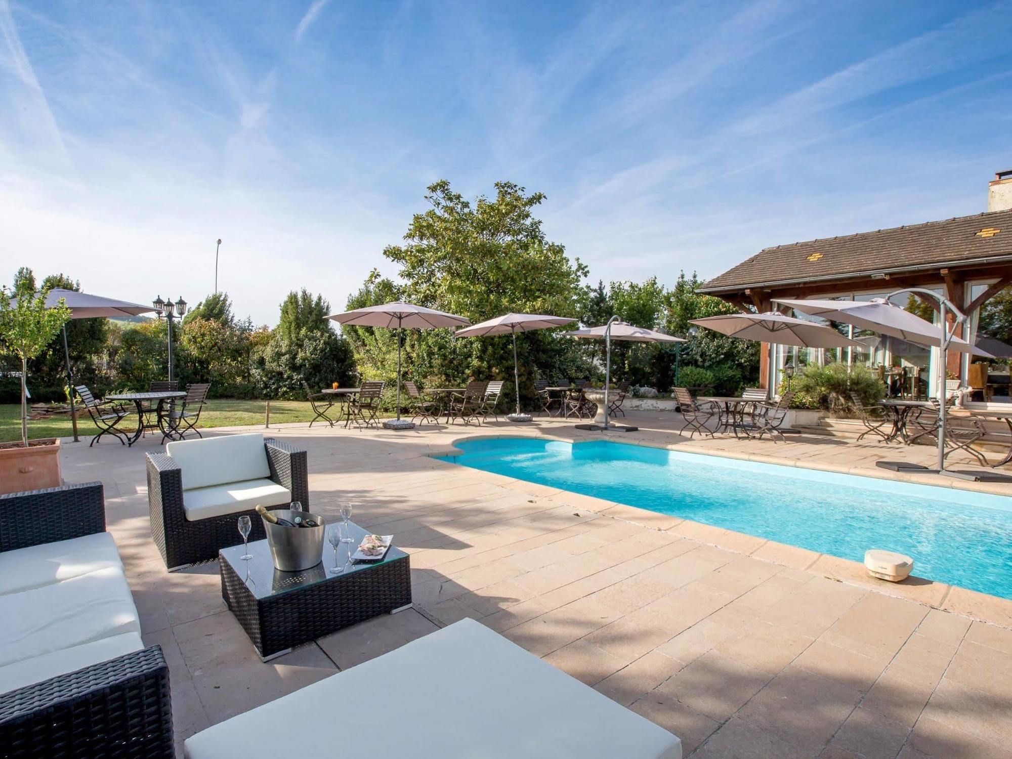Hotel-Restaurant "La Gremelle" Ladoix-Serrigny エクステリア 写真