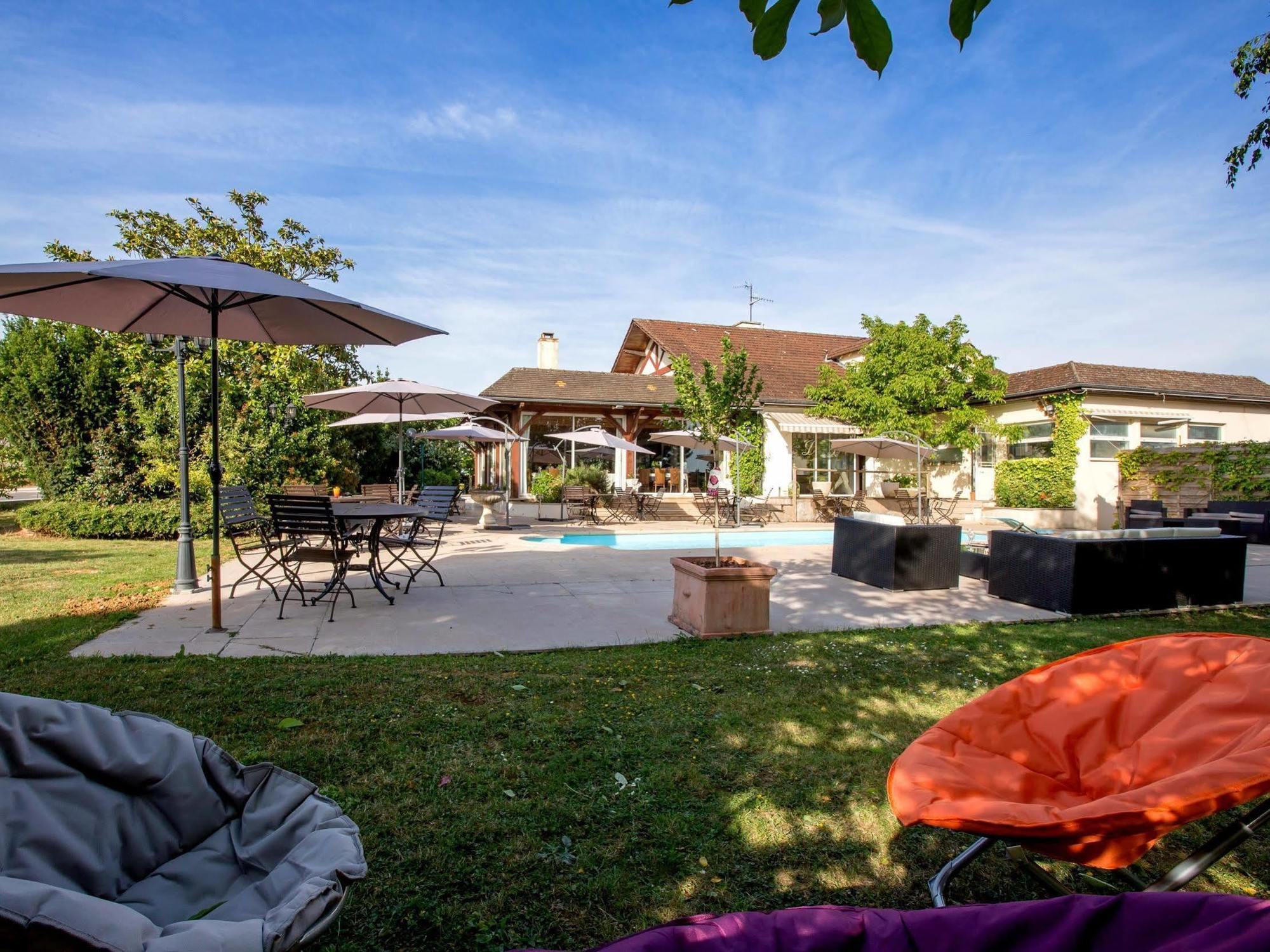 Hotel-Restaurant "La Gremelle" Ladoix-Serrigny エクステリア 写真