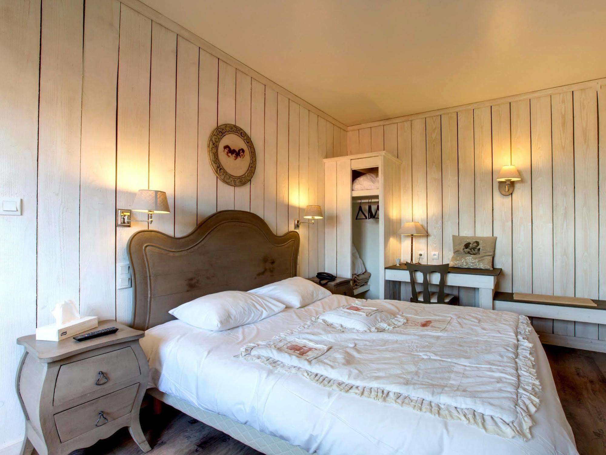 Hotel-Restaurant "La Gremelle" Ladoix-Serrigny エクステリア 写真
