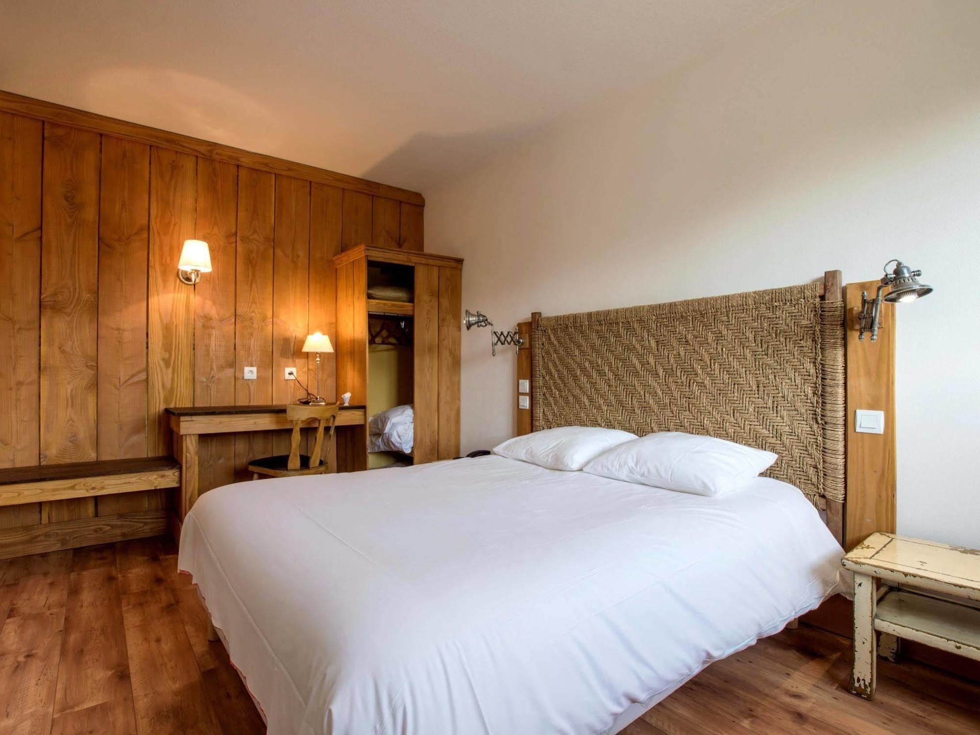 Hotel-Restaurant "La Gremelle" Ladoix-Serrigny エクステリア 写真