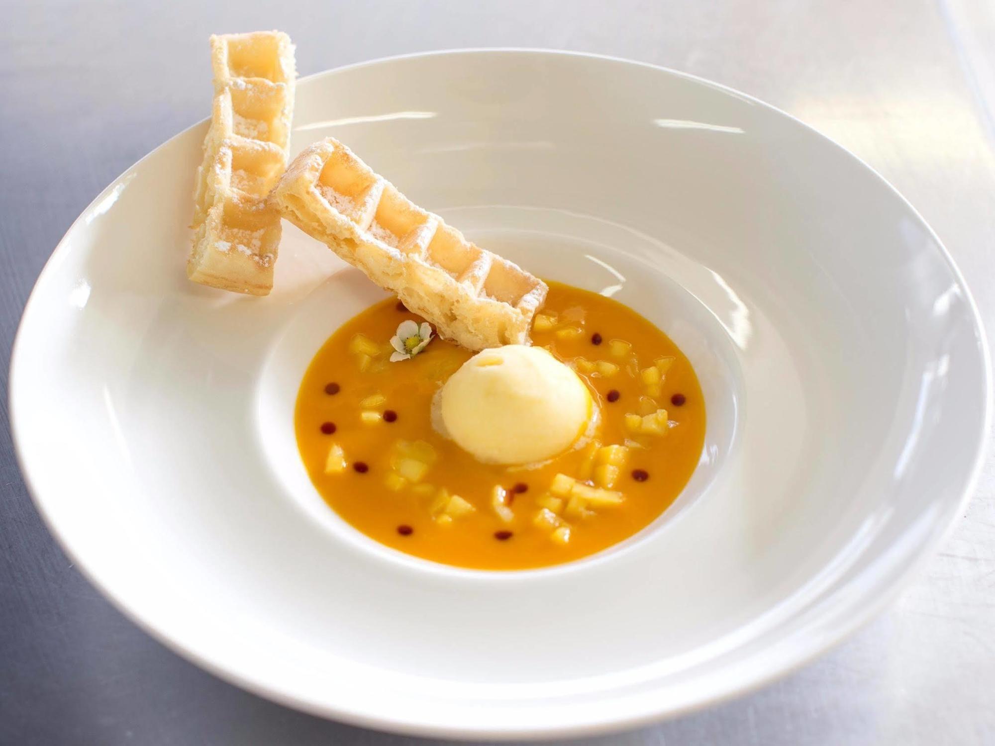 Hotel-Restaurant "La Gremelle" Ladoix-Serrigny エクステリア 写真