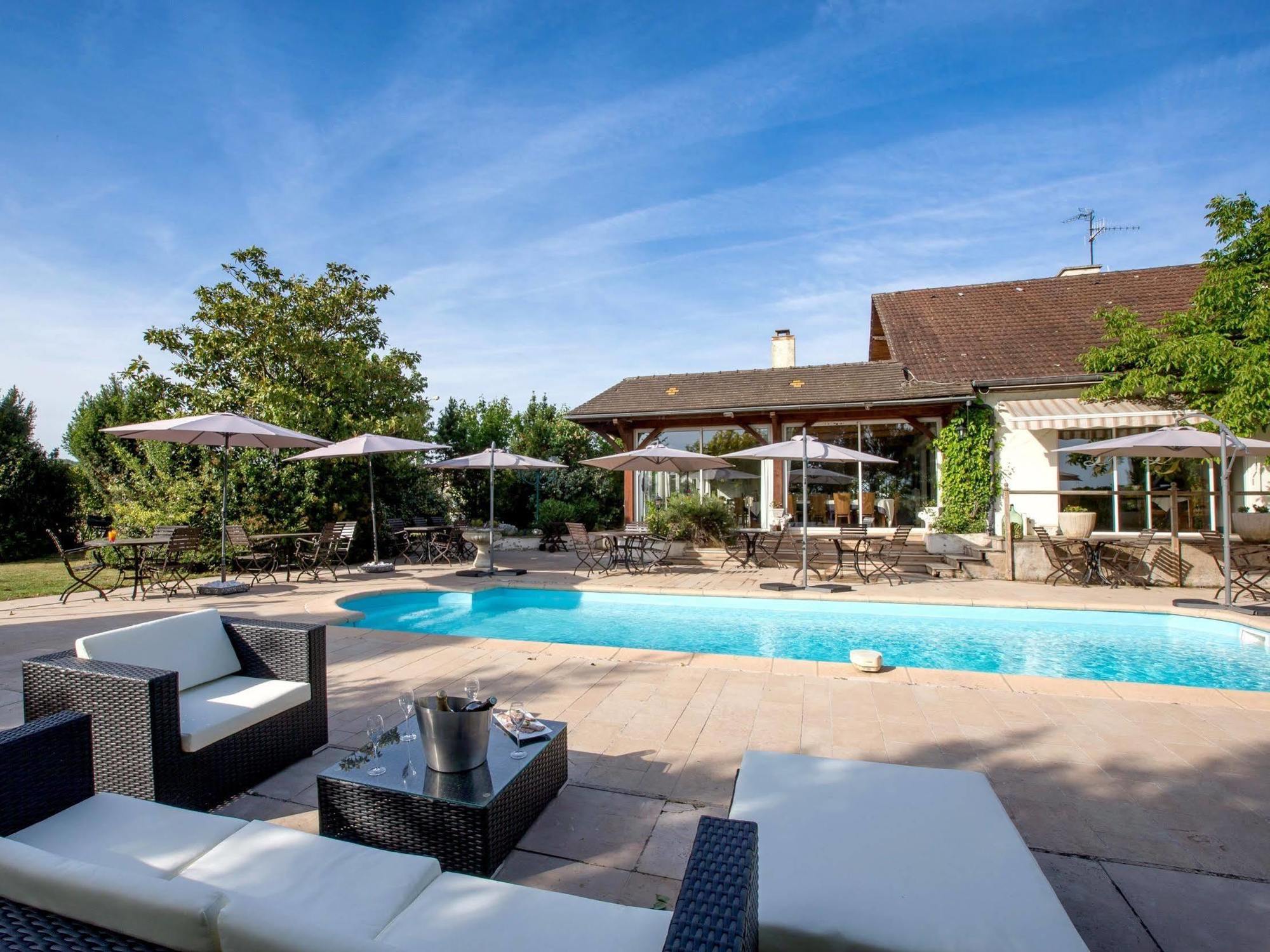 Hotel-Restaurant "La Gremelle" Ladoix-Serrigny エクステリア 写真