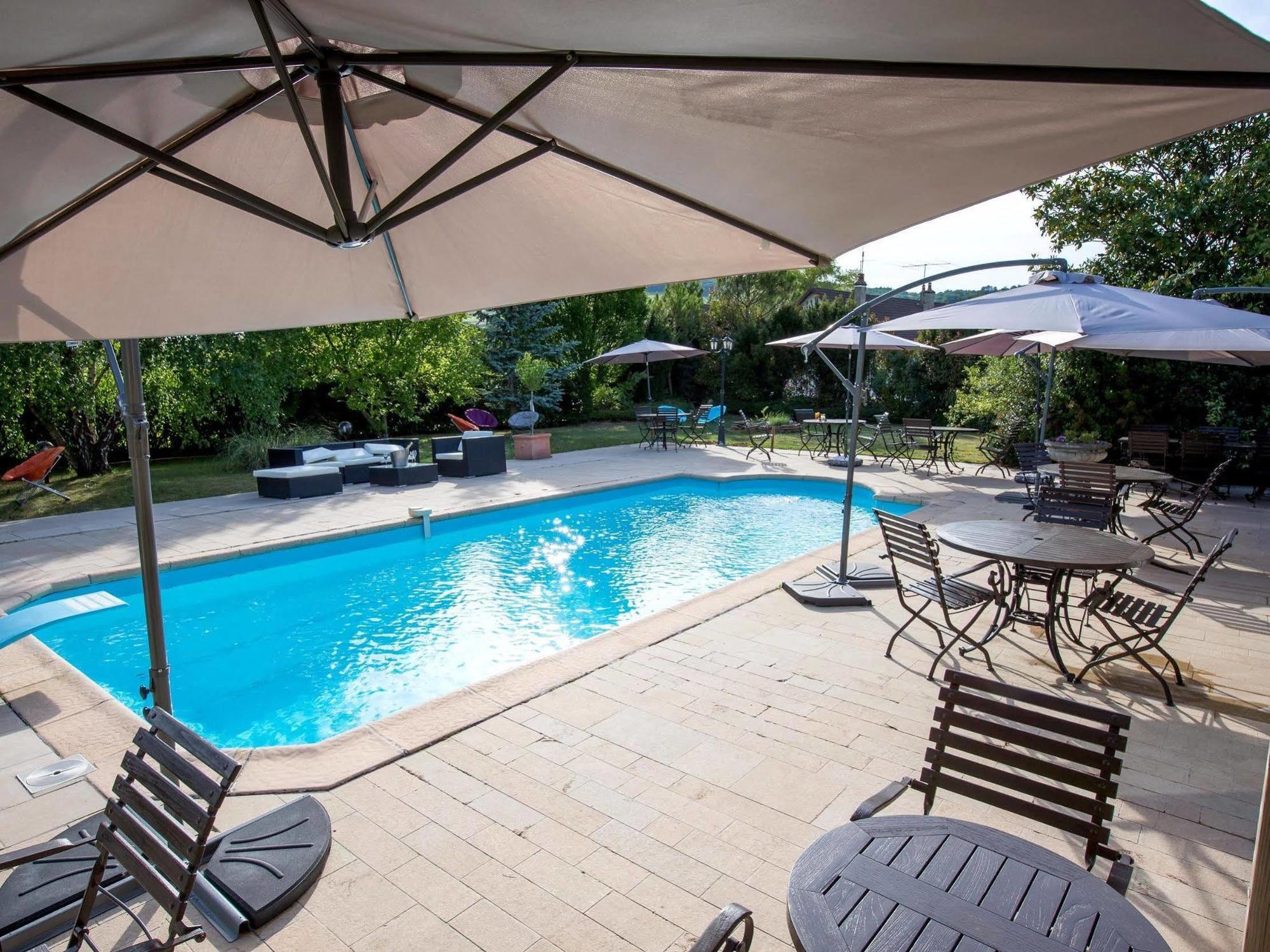 Hotel-Restaurant "La Gremelle" Ladoix-Serrigny エクステリア 写真